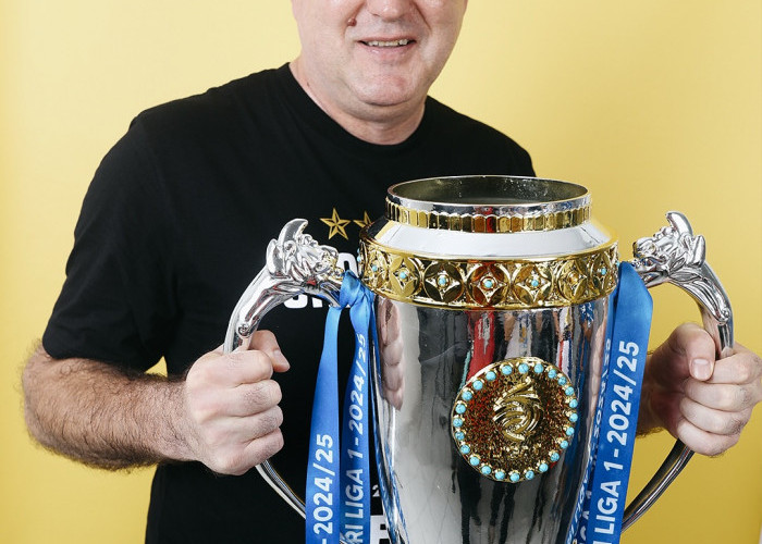 Bojan Hodak Tanggapi Isu Adam Przybek Dipinjamkan dari Persib