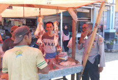 Sat Binmas Pantau Bahan Pokok di Pasar