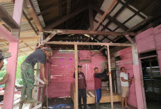 TNI Kembali Bedah Rumah  Warga di Pesisir Barat