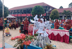 Bagi Raport di Beberapa  SD Waytenong Meriah  