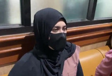 Tampil Tertutup di Sidang Cerai, Angbeen Rishi Tuai Sorotan