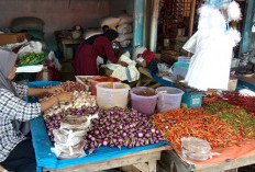 Jelang Ramadhan, Pasar Way Batu Ramai Pengunjung