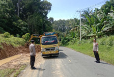 Polsek Pesisir Utara Lakukan Pengamanan di Lokasi Pembersihan Longsor