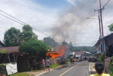 Gudang di Suka Baru Hangus Terbakar