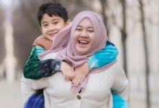 Mbak Lala, Pengasuh Rafathar yang Dipercaya Memegang M-Banking Rieta Amilia