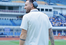 Marc Klok Sebut Laga Persib vs Persebaya Pertandingan Gila 2025