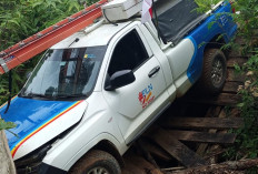 Mobil PLN Terperosok  Saat Tugas Pemeliharaan 