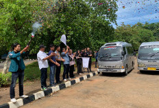 Pj Bupati Lampung Barat Lepas Puluhan Mahasiswa Mudik Gratis