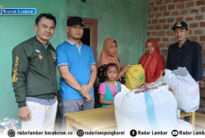 Pemerintah Pekon Kenali Bantu Korban Kebakaran di Pekon Serungkuk