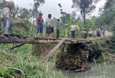 Kondisi Memperihatinkan, Warga Puralaksana Berharap Jembatan Dibangun