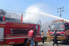 DIDUGA AKIBAT KORSLETING LISTRIK, Rumah Warga Kenali Nyaris Ludes Terbakar