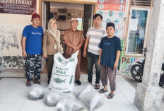 Labuhan Mandi Bantu Kelompok Bibit Ikan 