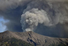 Gunung Marapi Kembali Meletus, Kolom Abu Tertutup Kabut Tebal pada Kamis Siang