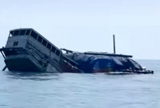 Kapal Layar Motor KLM Hasil Karya Bahari Karam di Karang Jamuang, Seluruh Kru Selamat