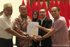 Prabowo Pulihkan Nama  Baik Dua Guru Luwu Utara, Akhiri Penantian Panjang Pencari Keadilan