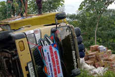 Truk Pengangkut Bantuan Bencana  Sumatera dari Lambar Kecelakaan 