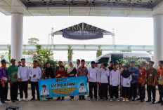 Pemkab Pesbar Lepas Enam  Siswa SRMA 32 Lampung