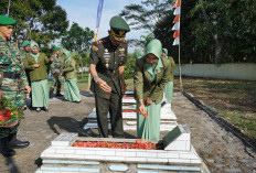 HUT Korem, Kodim 0422/LB Ziarah Kubur Sekaligus Tabur Bunga di Taman Makam Pahlawan 