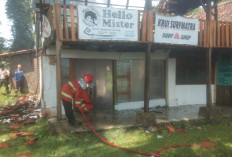 Diduga Konsleting, Salah Satu Toko di Tanjungsetia Terbakar