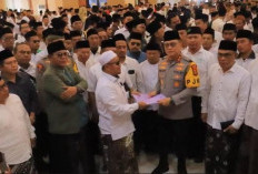 Ratusan Santri Gelar Aksi  Damai di Polda Lampung