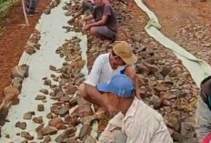 Kerusakan Jalan di Atarbawang   Masih Menjadi PR Pemerintah