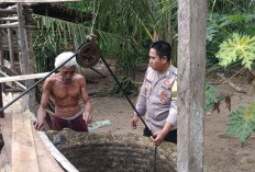 Warga Keluhkan Air Bersih Berkurang  Bhabinkamtibmas Langsung Turun Lapangan