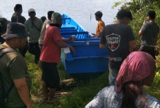 Dukung Wisata Danau Asam, YABI Beri Bantuan 1 Unit Perahu.