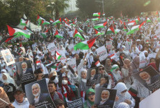 Solidaritas Bela Palestina Warnai Kawasan Kedutaan Besar AS di Jakarta
