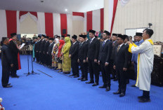 25 Anggota DPRD Pesisir Barat Periode 2024-2029 Dilantik, Mohammad Emir Lil Ardi Jadi Pimpinan Sementara