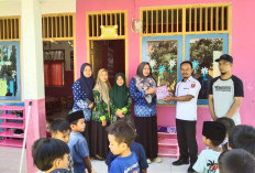 Ringankan Beban Orang Tua, Pekon Hanakau Salurkan Seragam PAUD Gratis