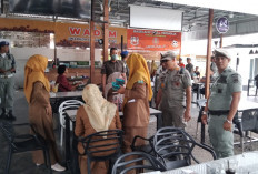 Satpol PP Tertibkan ASN Nongkrong di Warkop Saat Jam Kerja