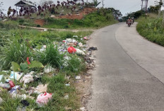 Sampah Berserakan di Jalan Camat Ajak Warga Lebih Tertib