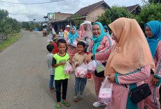 Ramadhan Penuh Berkah, Darma Wanita dan Masyarakat   Bersama-sama Bagikan Takjil