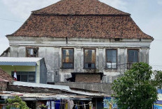  Atap Gedung Setan Ambrol, 60 Penghuni Dievakuasi di Surabaya