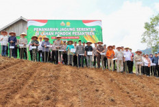 Dukung Ketahanan Pangan, Polres Lampung Barat  Tanam Jagung Bareng Santri