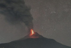 Fenomena Sinar Api di Puncak Gunung Lewotobi: Penjelasan dari Badan Geologi