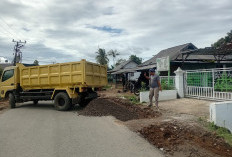 Jalan Poros Antar Kecamatan Diperbaiki,  Warga Apresiasi Langkah Pemkab Lambar