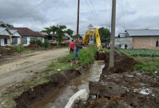 Banjir di Ruas Jalan Liwa-Ranau  Akhirnya Ditangani Pemprov Lampung 