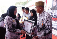 Guru dan MediaMendapat Penghargaan Dari PGRI dan Pemkot Bandar Lampung