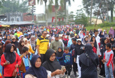 Ratusan Peserta Hadir Ramaikan Jalan Sehat