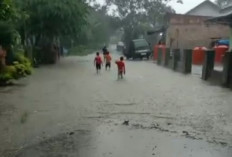 Genangan Air di Mutaralam Membahayakan Anak-anak 