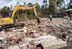 Alat Berat Bersihkan Puing  Kebakaran di Sukabumi, Posko Donasi Masih Terbuka