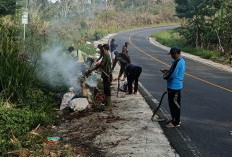 Atasi Sampah di Tegajul, Aparat Pekon Padang Tambak Gotong Royong