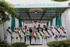 MIN 1 Lampung Barat Gelar Wisuda Tahfidz Al-Qur’an, Resmikan Gerbang Baru Madrasah
