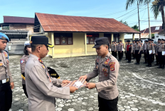 Aksi Heroik di Pantai Mandiri, Dua Personel Polres Pesisir Barat Diganjar Penghargaan