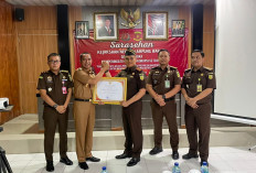 Hari Anti Korupsi Sedunia,  Kejari Lampung Barat Raih Dua Penghargaan 