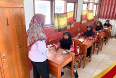 Remaja Putri Kelas 6 SD Ikuti Gerakan Serentak Minum TTD 