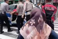 Respon Cepat Polisi Tembus Lalin Padat-Kawal Bocah Kejang ke RS di Sumedang 