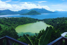 Danau Laguna Ngade, Perpaduan  Biru Air dan Panorama Laut