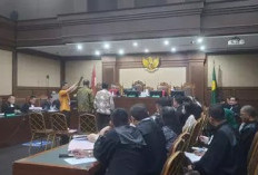 Pengacara Pertanyakan Validitas Bukti Rp1 Triliun; Sidang Zarof Ricar Memanas